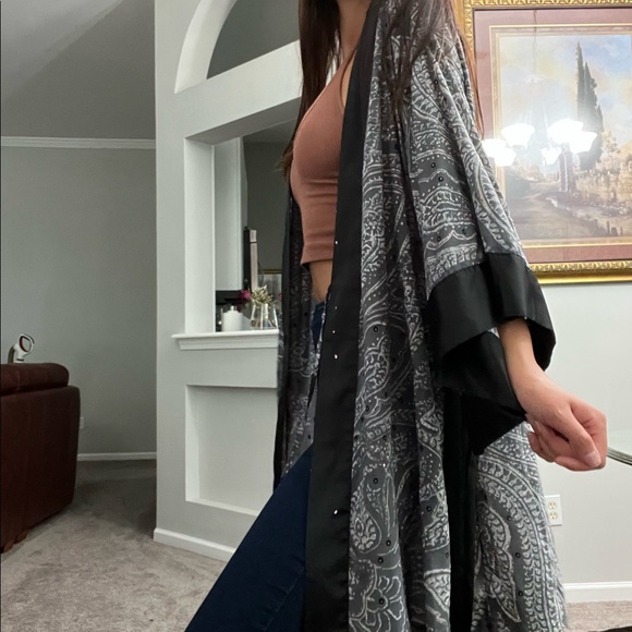 Soma Gray & White Pattern Robe - Picture 2 of 6